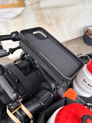 Houder voor smartphone op fietsvakantie