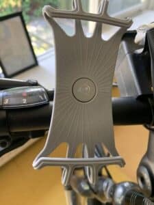 Houder voor smartphone op fietsvakantie
